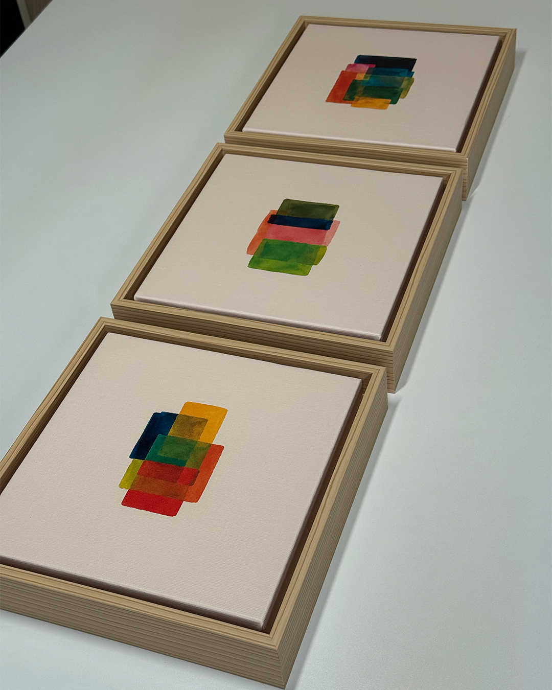 3507 - Trio de Quadros Coloridos e Minimalistas